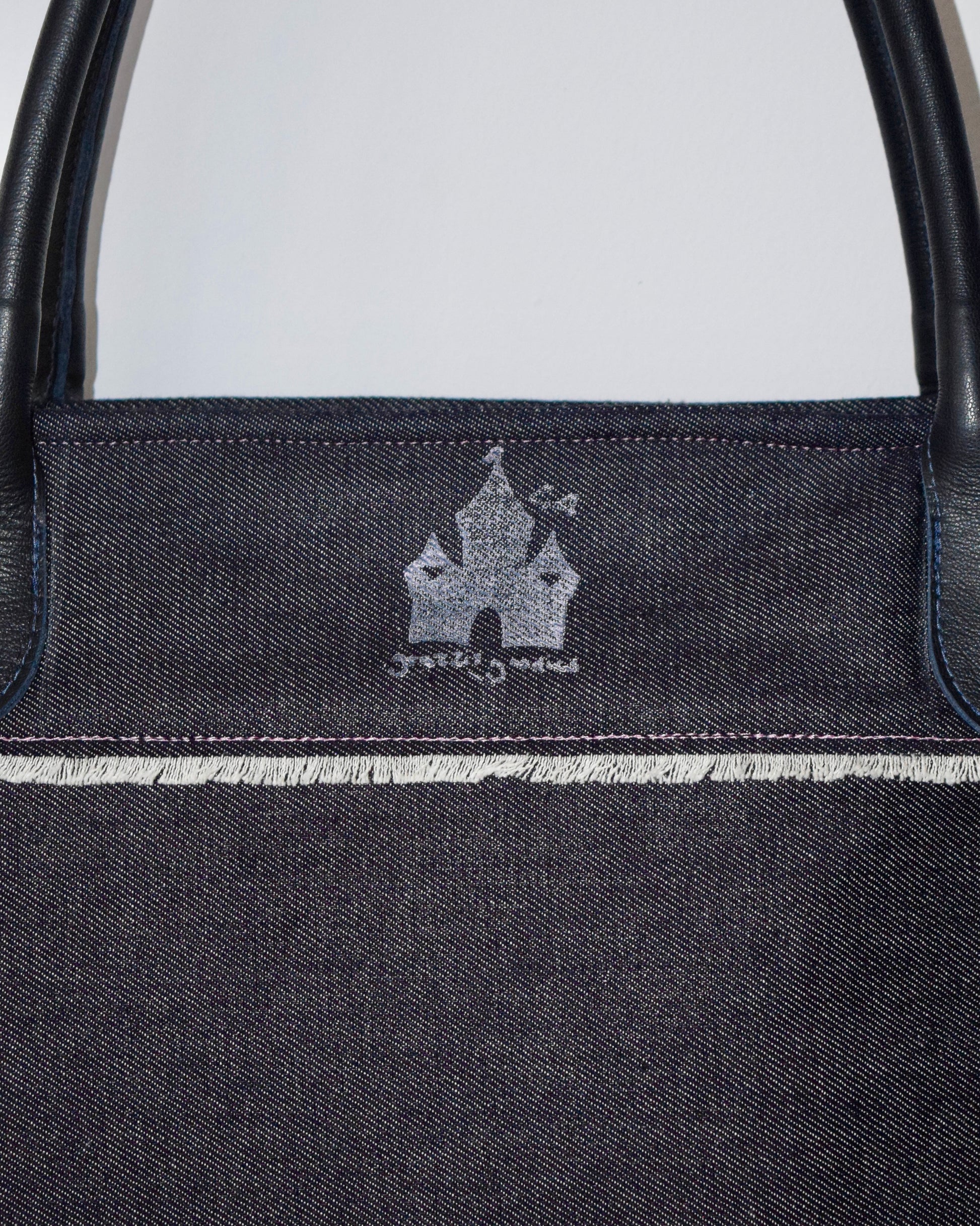 Bolsa oversized denim alças couro forro rosa